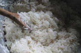 It is a meal on its own which has rice and curry and is known to be the meal of the traders of old. Aduhaaiii Sedap Nyeerr Nasi Dagang Terengganu Dengan Gulai Ikan Tongkol Azie Kitchen