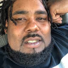 What restaurants in Pensacola have crab legs