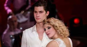 Lucrezia Lando chiede a Lorenzo Tano di sposarla. Papà Siffredi: «Voglio  diventare nonno Rocco»