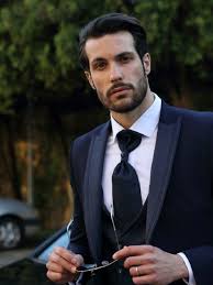Abito uomo elegante abito uomo elegante, fantasia gessato, lana vergine, modelo monopetto, vestibilità slim fit, tasche a filo outfit eleganti uomo: Abito Da Sposo Uomo Fare La Scelta Giusta Musani Couture
