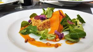 Cromesqui De Veau Pignon Legumes En Barigoule Pickles Carotte Le Folia A Montpellier Bon Repas Plat Sans Viande Courgette Blanche