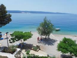 Omis mesés kisvárosa, mely igazi mediterrán élvezeteket nyújt, a cetina folyó torkolatánál helyezkedik el. Apartmanok Apartments Loncar Omis Medici Split Dalmacia Horvatorszag My Vacation Rent Com