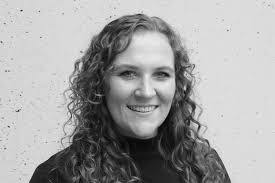 Amber Klinger's Instagram, Twitter & Facebook