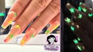 Your best source of regular updates on kylie's perfect manicure. Kylie Jenner Neon Star Nails Using Glow In The Dark Gel Polish Youtube