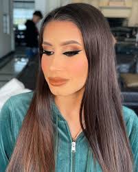 Our baby Kim 💚 @kim.paredes Makeup: Cindy Picture: @eth.productions Curls:  Jasmin @styled.byjasmin Products: Eyeliner: @inglot_cosmetics Lip Liner:  @beautycreations.cosmetics Lipstick: @anastasiabeverlyhills Lipgloss:  @nyxcosmetics Foundation ...