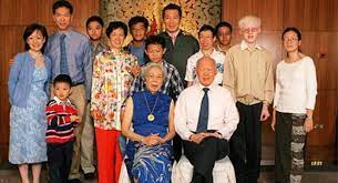 Lee hsien loong ( chinese : Singapore S Lee Family Feud Rages Online Al Bilad English Daily