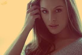 Amanda Meredith's Instagram, Twitter & Facebook