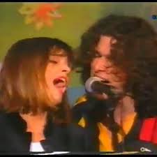 She has sold more than 6 million records in her career. Lapidaria Fabiana Cantilo Dijo Que Andres Calamaro Esta Ido Diario 13 San Juan