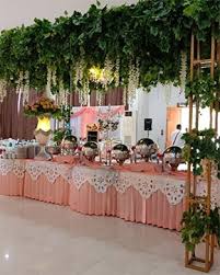 Tahun ini masih banyak sekali yang menerapkan dekorasi pernikahan internasional, biasanya pengantin lebih suka warna natural styrofoam yaitu berwarna putih, namun di lighting dengan nuansa biru, hijau, pink, dan sejenisnya. Photo Dekorasi Maheswari Catering Catering Service Paket Pernikahan Yogyakarta