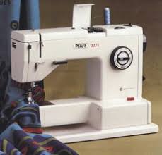 Lalu jahit dengan cara mengangkat tepi kain sambil tetap menjalankan mesin dengan teratur sampai selesai. 35 Ideeen Over Pfaff In 2021 Naaimachine Naaimachines Vintage Naaimachines