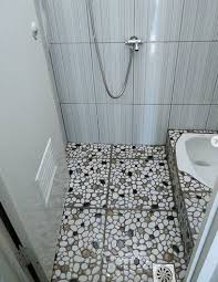 Pada rumah minimalis, desain kamar mandi dibuat sedemikian kecil dan sempit agar bisa sesuai dengan ukuran denah rumah minimalis. Desain Kamar Mandi Tanpa Kloset Rumah Joglo Limasan Work