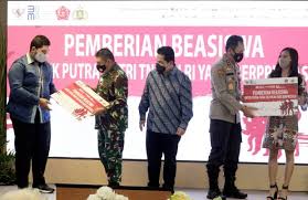 Kompasiana adalah platform blog, setiap artikel menjadi tanggungjawab penulis. Sebanyak 2 200 Anak Tni Polri Raih Dana Pendidikan Bumn