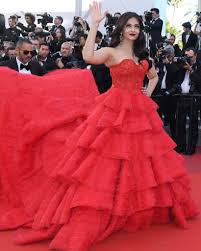 Aishwarya Rai Bachchan Makes Heads Turn In Stunning Red Gown Cannes Film Festival 2017 Tappeto Rosso India Immagini