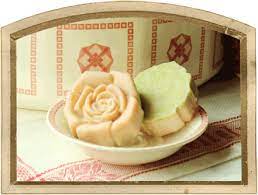 Es gibt schier unendliche viele variationen, ausgehend von der farbe und dem gewünschten duft. Schafsmilch Rosenseife Schafsmilch Seife Selber Machen Rezept Seife