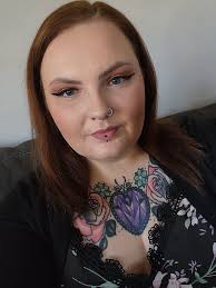 Anyone know of any places that have 2 piercers that can do 2 piercings at  once if you're catching my drift 😭