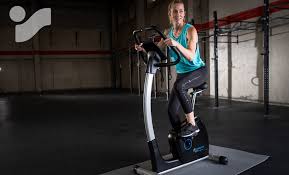 Dabei fällt die wahl zumeist auf einen crosstrainer für zuhause. Crosstrainer Rudergerat Und Co So Wirst Du Zu Hause Fit Intersport Blog