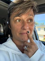 Keep your head up, Kid" Amos Lee Please, if you're having trouble keeping  your head up, contact me. I'm a Mah, a matriarch, a wise elder woman. Don't  go it alone, there