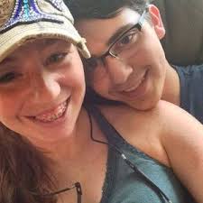 Holly Ferro (@ferro_holly)