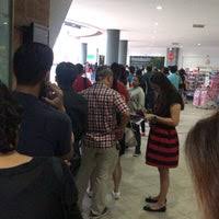 Pusat perkhidmatan setempat dengan berkonsepkan 'human touch' yang menyediakan perkhidmatan dan kemudahan berkaitan pekerjaan kepada warganegara malaysia. Immigration Department Of Malaysia Edificio Gubernamental