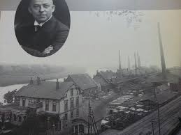 Glasfabrik Porta Westfalica Mit Direktor Friedrich Borchert 1871 1932 Nur Noch Das Wohnhaus Am Bildrand Links Existiert Noc Bilder Porta Westfalica Wohnhaus