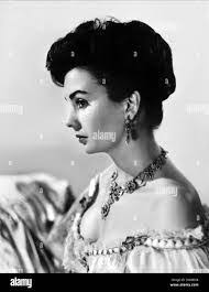 Lilly Watkins's Instagram, Twitter & Facebook