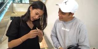 Selain masalah tinggi badan paula verhoeven yang menjulang, baim wong juga punya satu masalah lain yakni perbedaan agama. Komentar Kocak Netizen Soal Paula Verhoeven Yang Punya Tinggi Badan Di Atas Rata Rata Merdeka Com