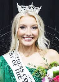 Kim Courts's Instagram, Twitter & Facebook