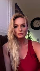 Julia Joyner's Instagram, Twitter & Facebook