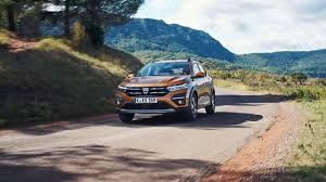 The sandero stepway sees the ride height raised, some plastic cladding stuck along the wheel arches and a pair. Der Neue Dacia Sandero Stepway Crossover Mit Markantem Look