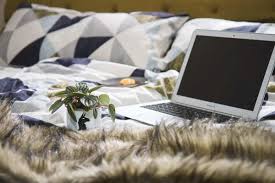 Bett mit stoff beziehen anleitung betthaupt polstern polsterbett. Betthaupt Beziehen Schlafzimmer Wintergemutlich Machen Weihnachten Mit Erwin Muller