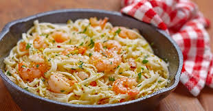 Spaghetti Aux Crevettes Et Beurre A L Ail Maison Food Paleo Cooking Paleo Recipes