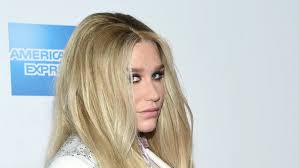 El momento en el que Kesha es rechazada tres veces