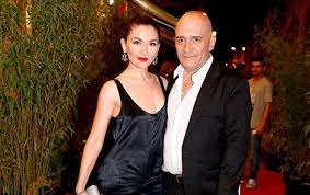 Folge deiner leidenschaft bei ebay! Eternos Apaixonados Sara Barradas Declara Se A Jose Raposo Um Amor Com 30 Anos De Diferenca Nacional Flash