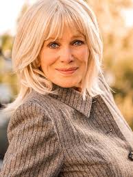 Linda Evans Speaking Fee, Schedule, Bio & Contact Details