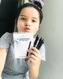 Blog post up! • This new Fast Gel Z pen is really smooth, vivid and smudge  free! Suitable for both writing and doodling. Now I don't need to worry  about ink transfer