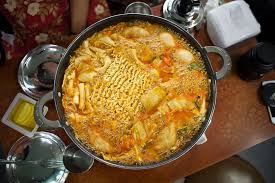 Rice Cake Marathon At Tteokbokki Town Sweetandtastytv Tteokbokki Rice Cakes Food