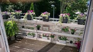 Mochtest Du Deinen Garten Etwas Verschonern Vielleicht Sind Diese 15 Paletten Garten Ideen Wohl Etwas Fur Dic Pallet Garden Pallets Garden Diy Garden Projects