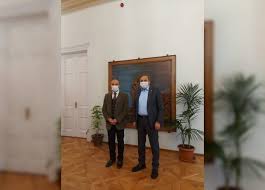 Ama i̇zmirli halinden memnun, müstehaktır. Rbnvq1 Lee7fnm