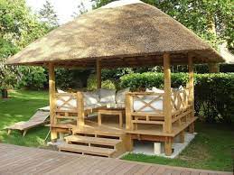 Dari berbagai bentuk seni konstruksi bangunannya cukup unik. 15 Desain Gazebo Sederhana Untuk Leyeh Leyeh Cantik Di Halaman Rumah Kayak Di Kafe Kafe