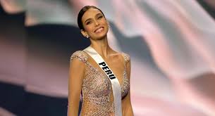 The contest gathers participants from all over the nation, including peruvian women representing their community overseas. O4mu0nejjhp16m