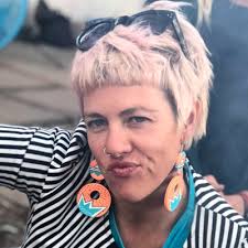 Lesley Head (@lesleyhead@aus.social)