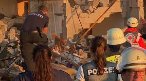 Und parallel bricht ein feuer in einer . Ybk4bvmw Hx0dm