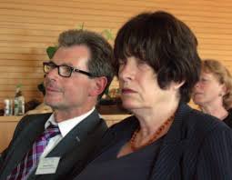 BERICHTE · MEINUNGEN · HINTERGRÜNDE