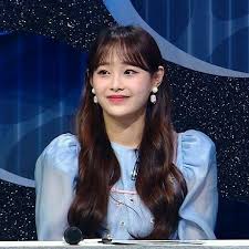Loona Chuu In 2020 Kpop Girls Chuu Loona Korean Girl Groups