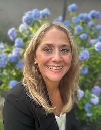 Maureen Mellett's Instagram, Twitter & Facebook