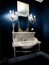 Badgestaltung Ideen Badezimmer In Dunkelblau Mit Einem Retro Waschbecken Badezimmer Blau Dunkelblaues Badezimmer Marineblaue Wande