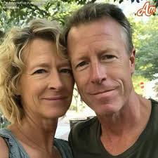 MY EX-HUSBAND GOT OUR HOUSE, CAR, AND ALL OUR MONEY AFTER THE DIVORCE — I  LAUGHED BECAUSE THAT WAS EXACTLY WHAT I'D PLANNED., My marriage with Mike  was done way before we signed any papers. He'd been ...