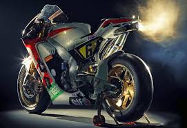 Lcr Honda Rc213v Engine Features Four Stroke Liquid Cooled Pneumatic Valve Engine V4 Dohc 4 Displacement Up To 1000 Cc Racing Bikes Motogp Motorcycle