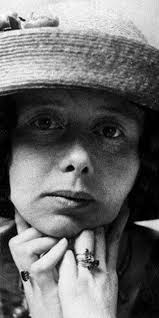 Cora Sandel: En dyptgående utforskning av den anerkjente norske  forfatterens liv og verk