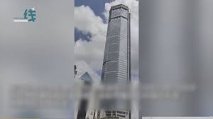 賽格廣場（英語： seg plaza ），是位于深圳 福田区 华强北的一座摩天大樓，由深圳市賽格集團有限公司直接投資興建。 大樓高71層，總高度355.8米，實高292米，建筑面积16.43万平方米 ，现为深圳第五高樓。. Q 3tzyw Vww1km